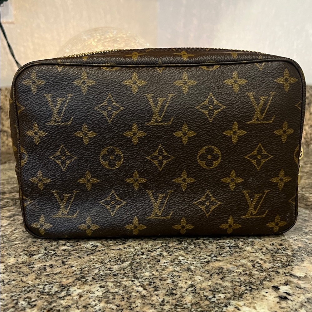 Louis Vuitton Monogram Trousse Toilette 23 - Picture 5 of 16